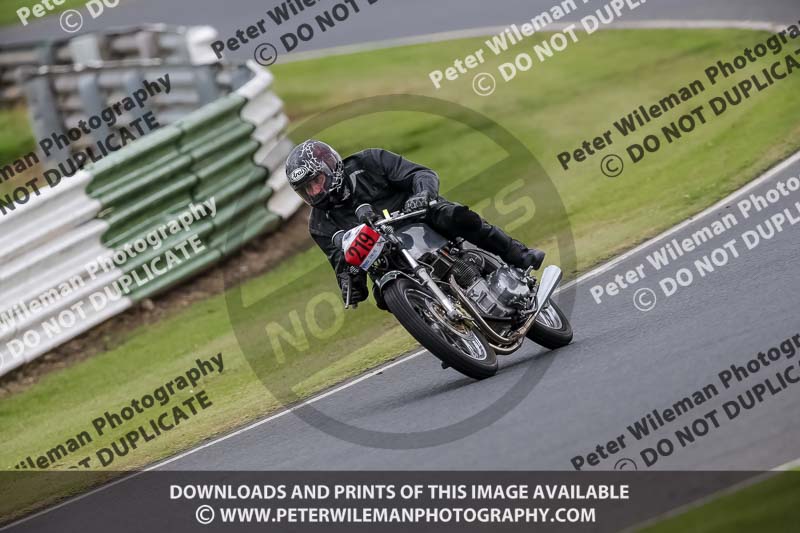 Vintage motorcycle club;eventdigitalimages;mallory park;mallory park trackday photographs;no limits trackdays;peter wileman photography;trackday digital images;trackday photos;vmcc festival 1000 bikes photographs